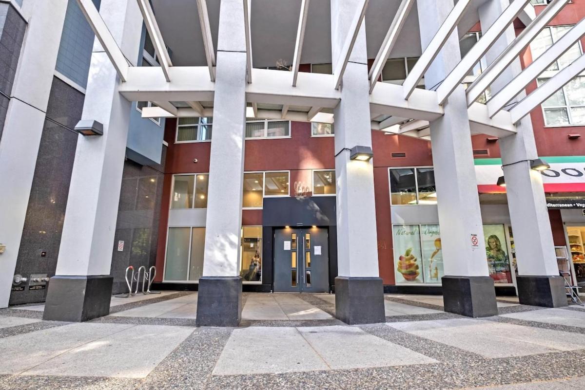 Two-Story Loft Downtown Vancouver Apartment Exterior photo