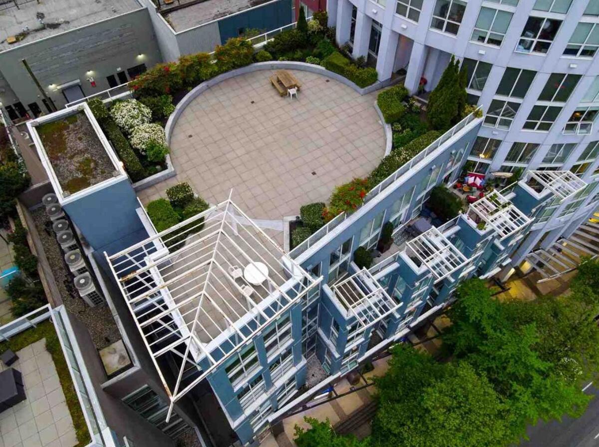 Two-Story Loft Downtown Vancouver Apartment Exterior photo