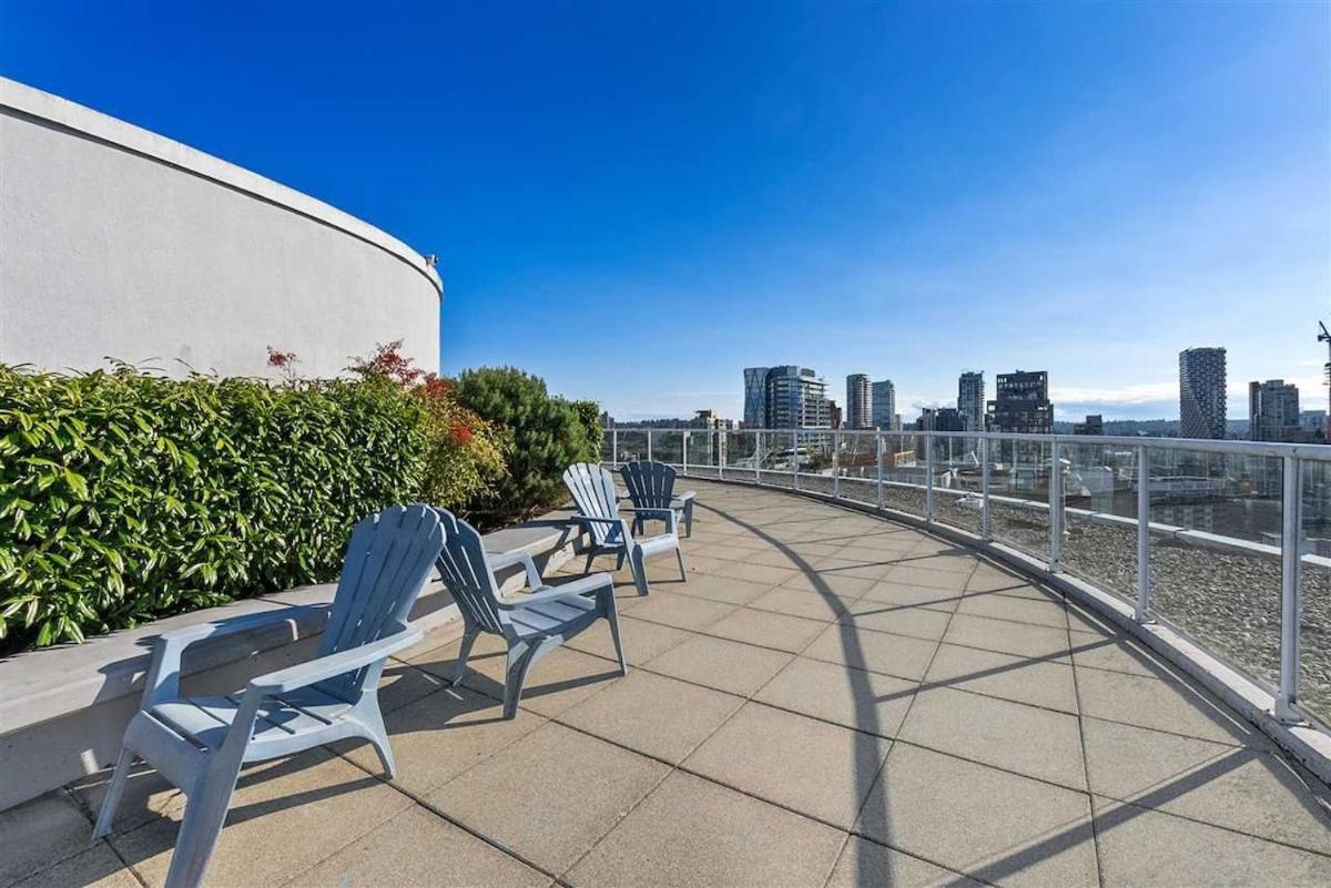 Two-Story Loft Downtown Vancouver Apartment Exterior photo